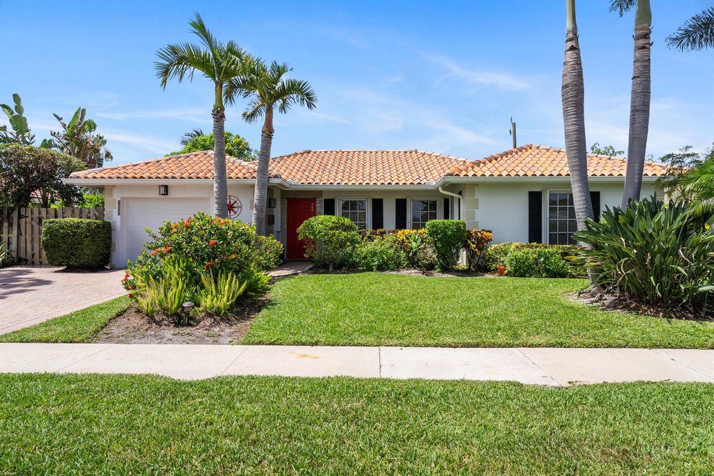 Photo of 943 SW 5th Street, Boca Raton, FL 33486 (MLS # R10997744)