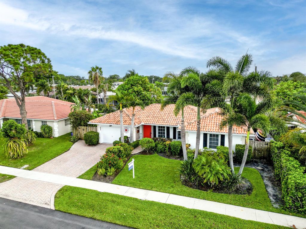 Photo of 943 SW 5th Street, Boca Raton, FL 33486 (MLS # R10997744)