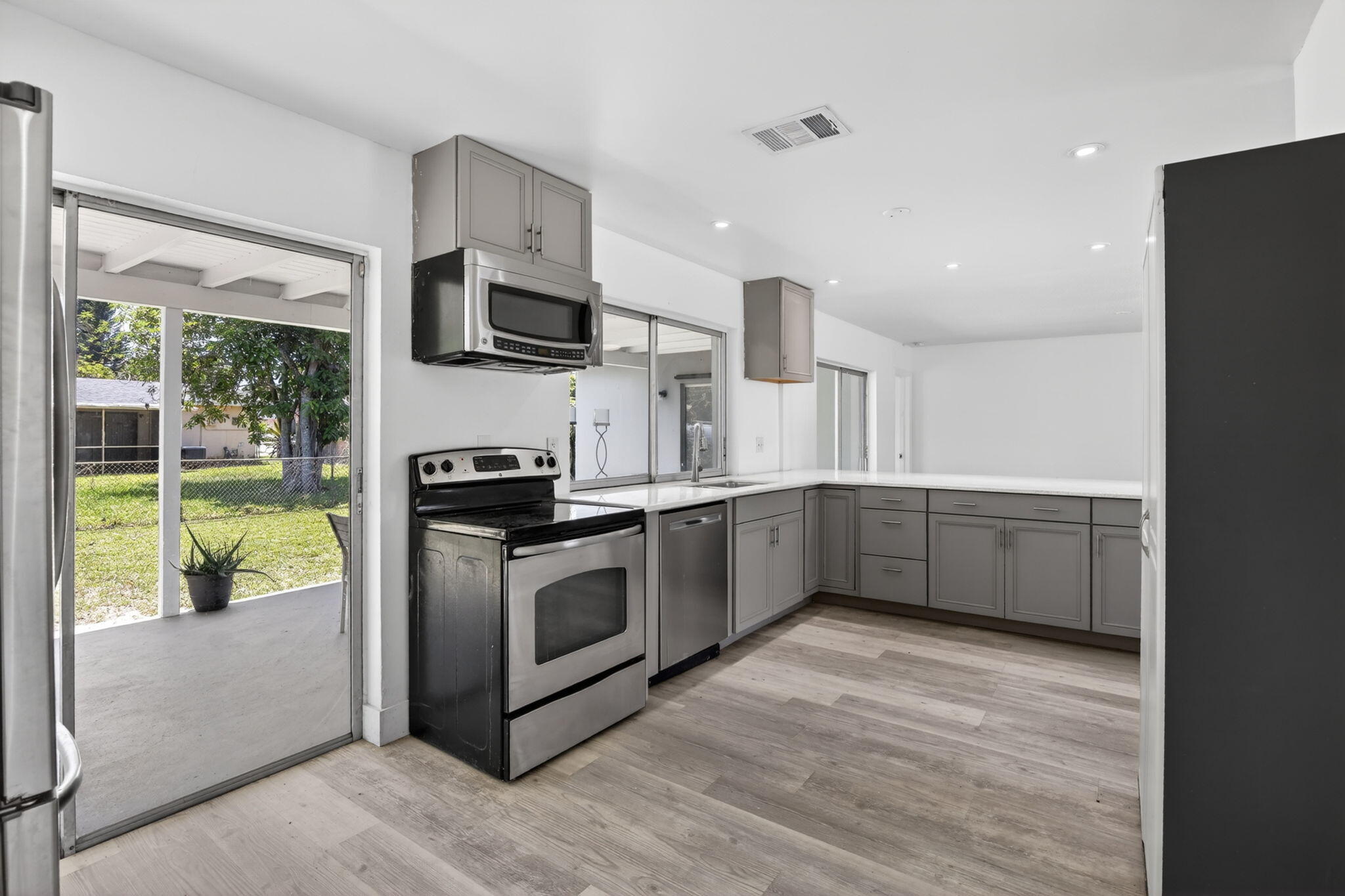 SUNRISE GOLF VILLAGE - Residential