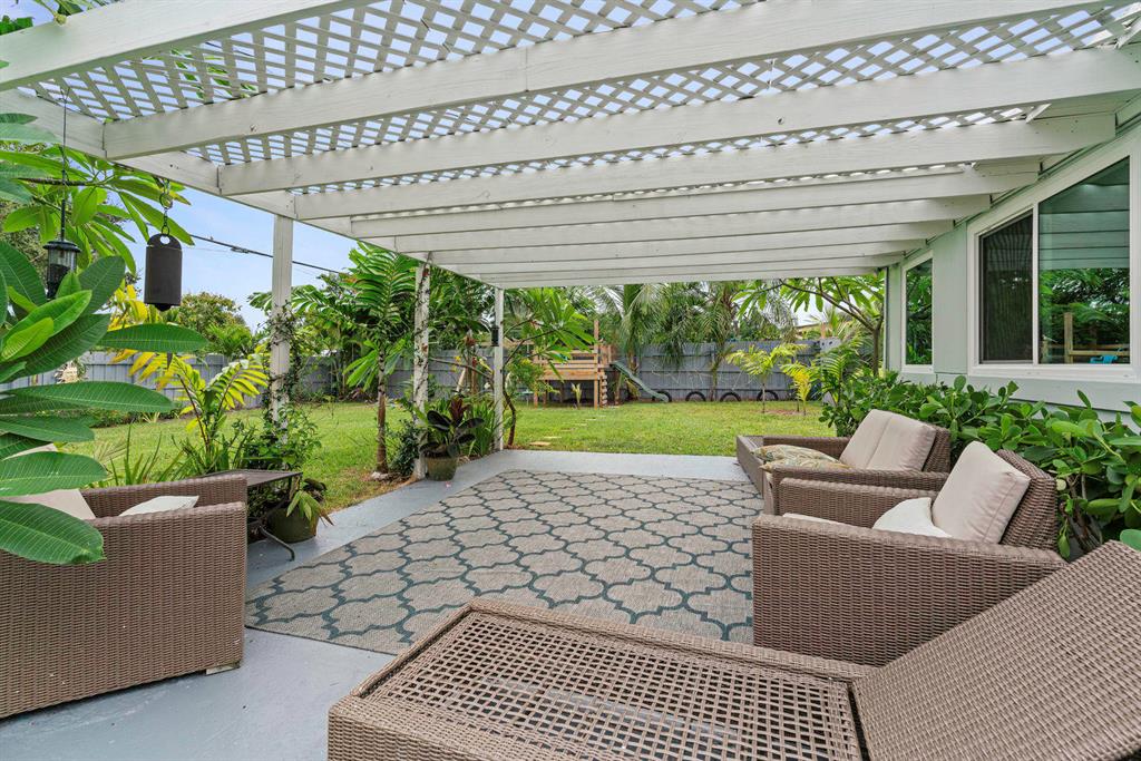 Solid CBS Florida style bungalow located just south of South Olive Elementary School and recreational park. 2 bedrooms, 1 bath, all new impact glass windows. New white tiled floors, a large family room and open living spaces make the home seem more spacious. 1 car garage, and many possibilities with the large back yard area. Located in an A-rated elementary school district, and close to the city park, tennis courts, racket ball, soccer field, and childrens water park. In addition the location is close to shopping, stores, and many restaurants. For walking and biking you are only 2 blocks to Flagler Drive. A Brand New (Strapped) Roof has just been put on!