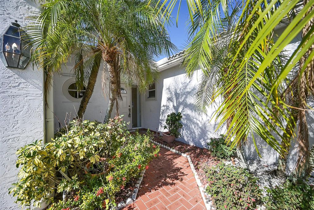 Photo of 9581 Tavernier Drive, Boca Raton, FL 33496 (MLS # F10480433)