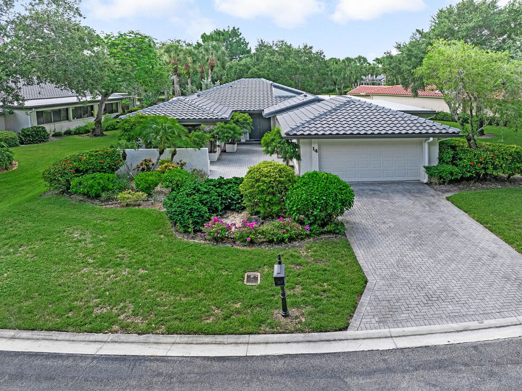Photo of 14 Bristol Circle, Boynton Beach, FL 33436 (MLS # R11111246)