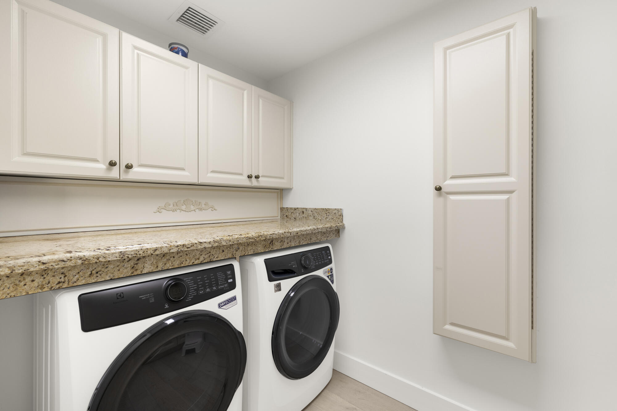 ADMIRALS COVE - Residential