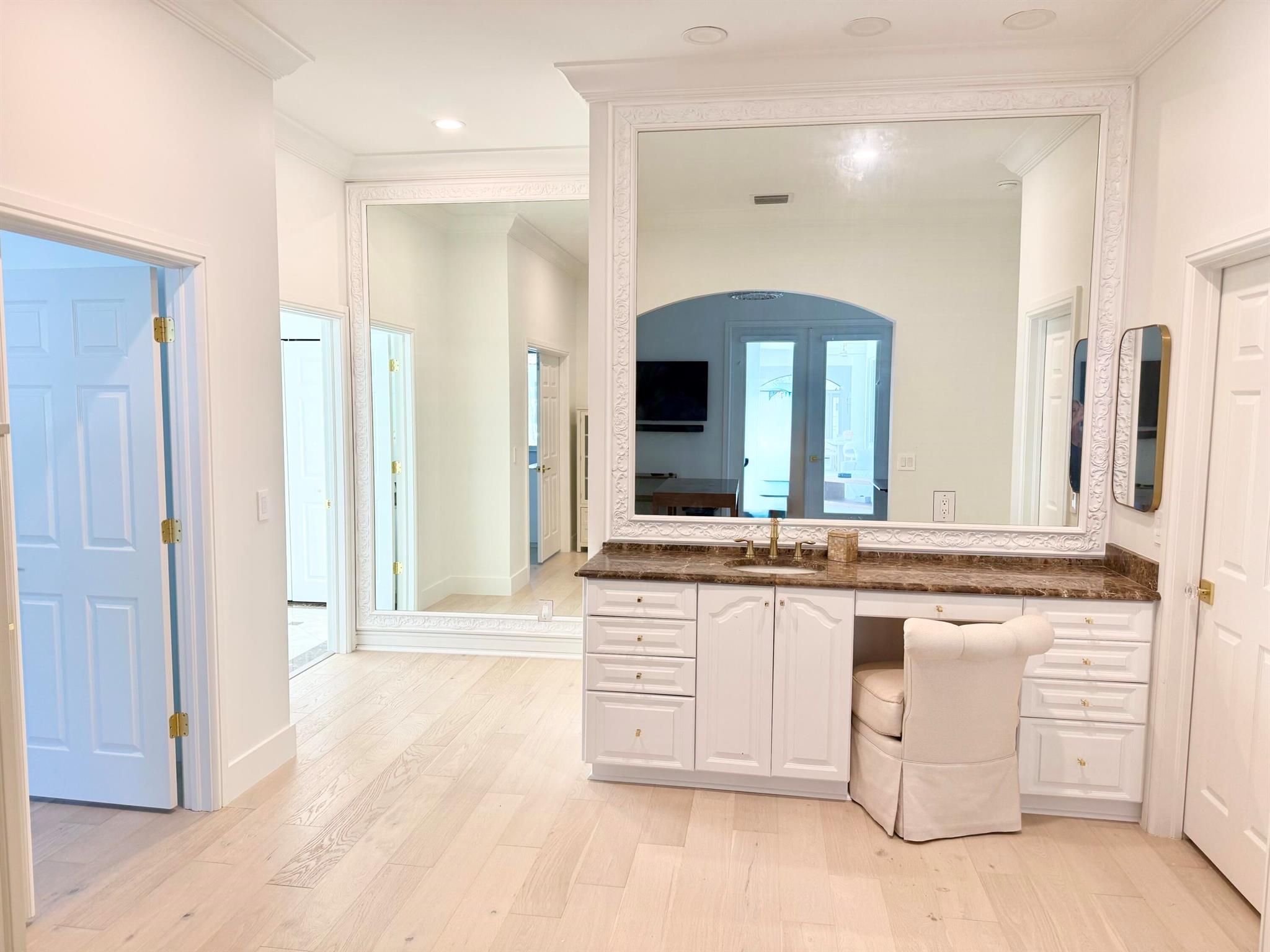 ADMIRALS COVE - Residential