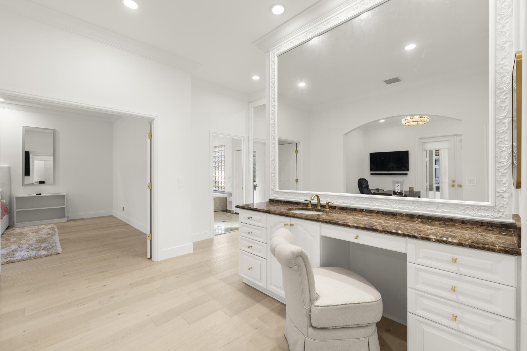 ADMIRALS COVE - Residential