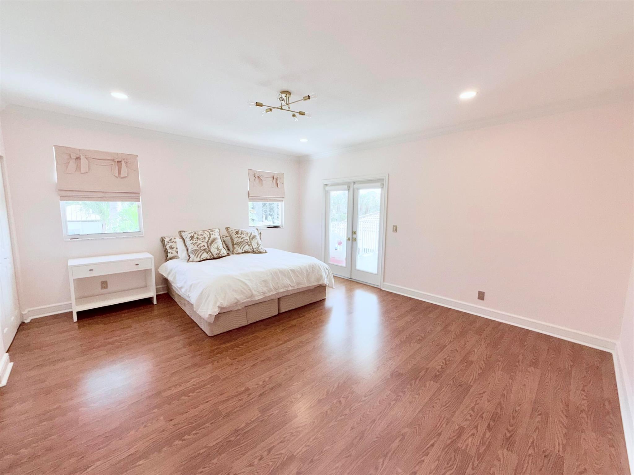 ADMIRALS COVE - Residential