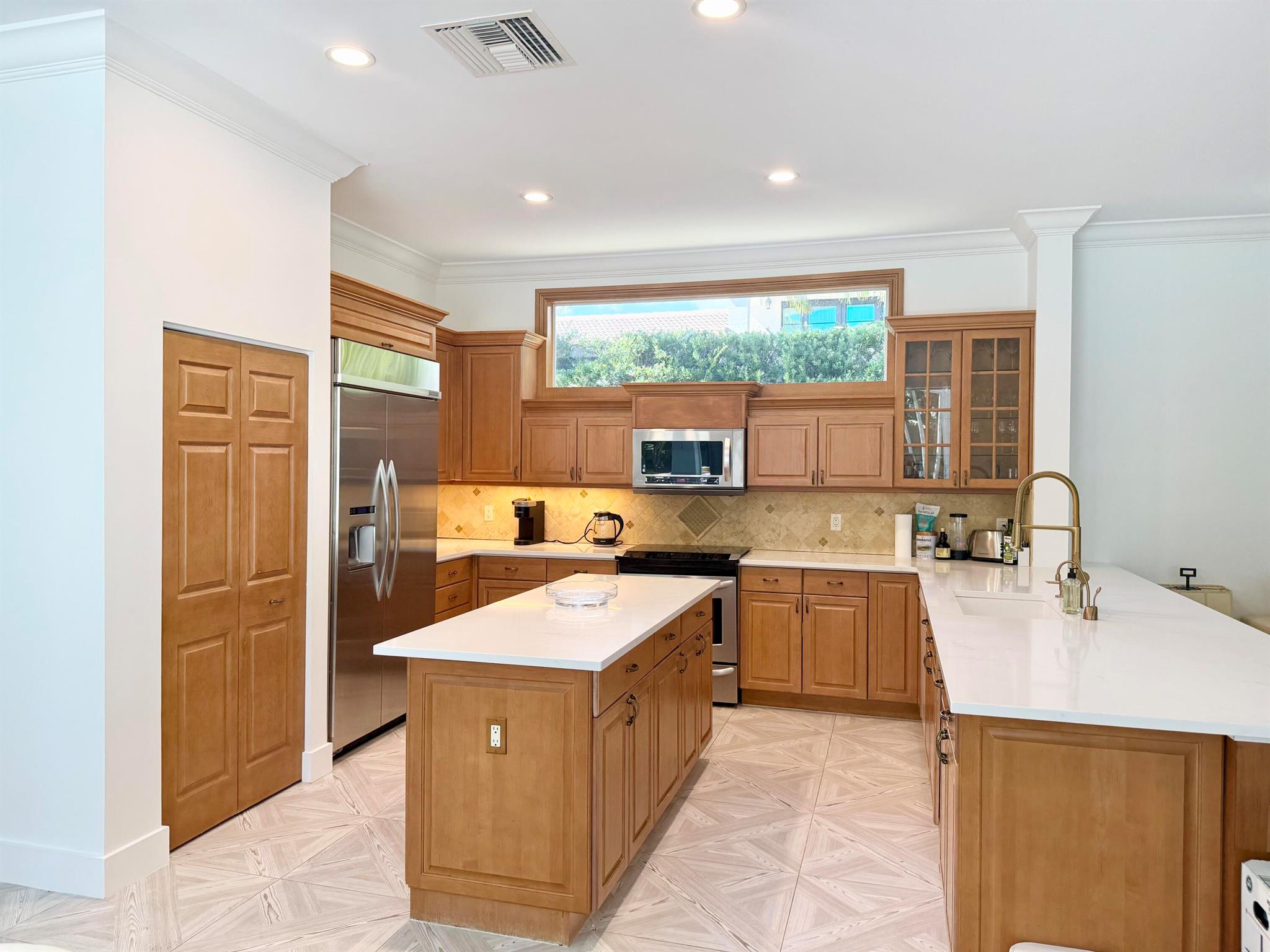 ADMIRALS COVE - Residential