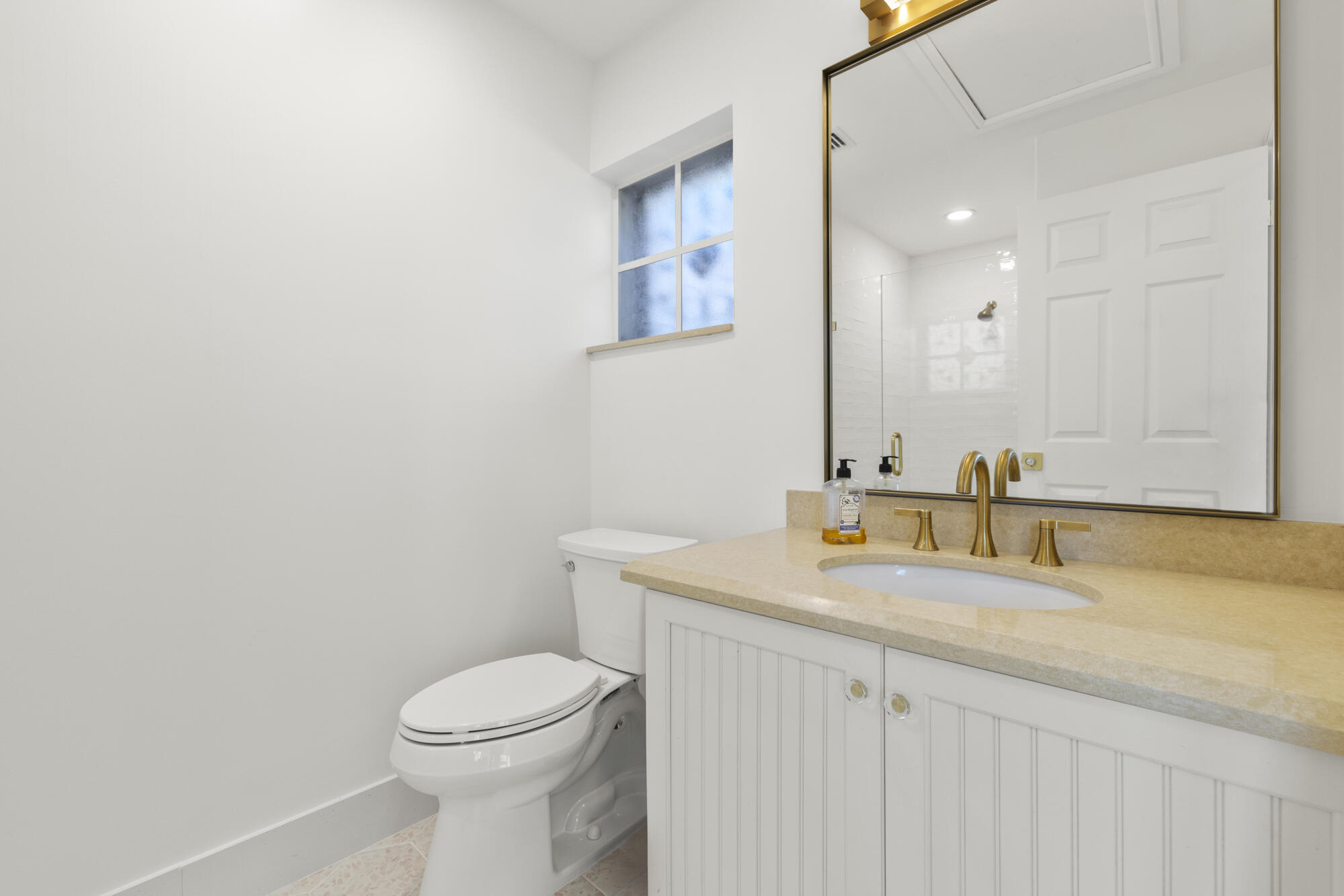 ADMIRALS COVE - Residential