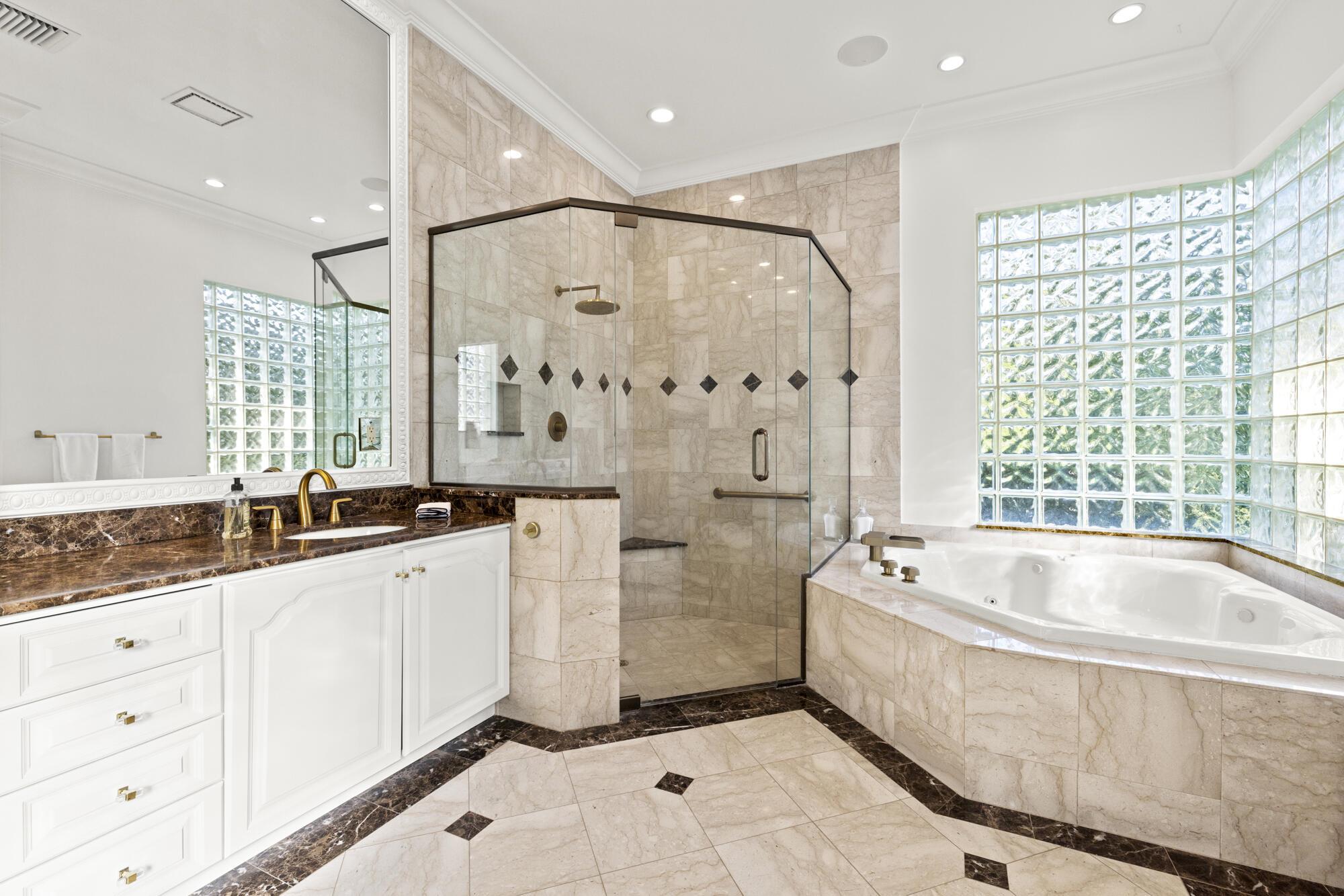 ADMIRALS COVE - Residential