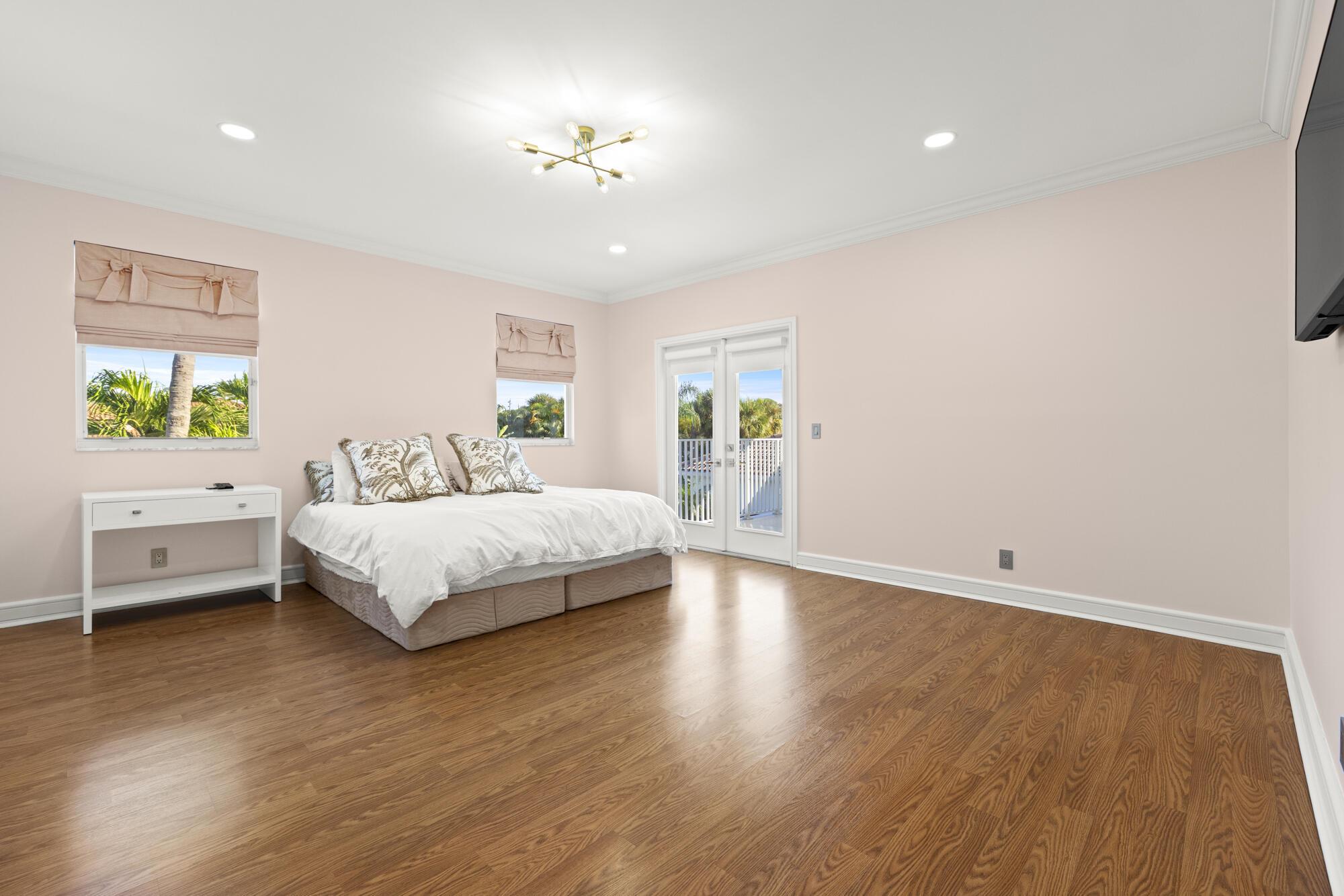 ADMIRALS COVE - Residential