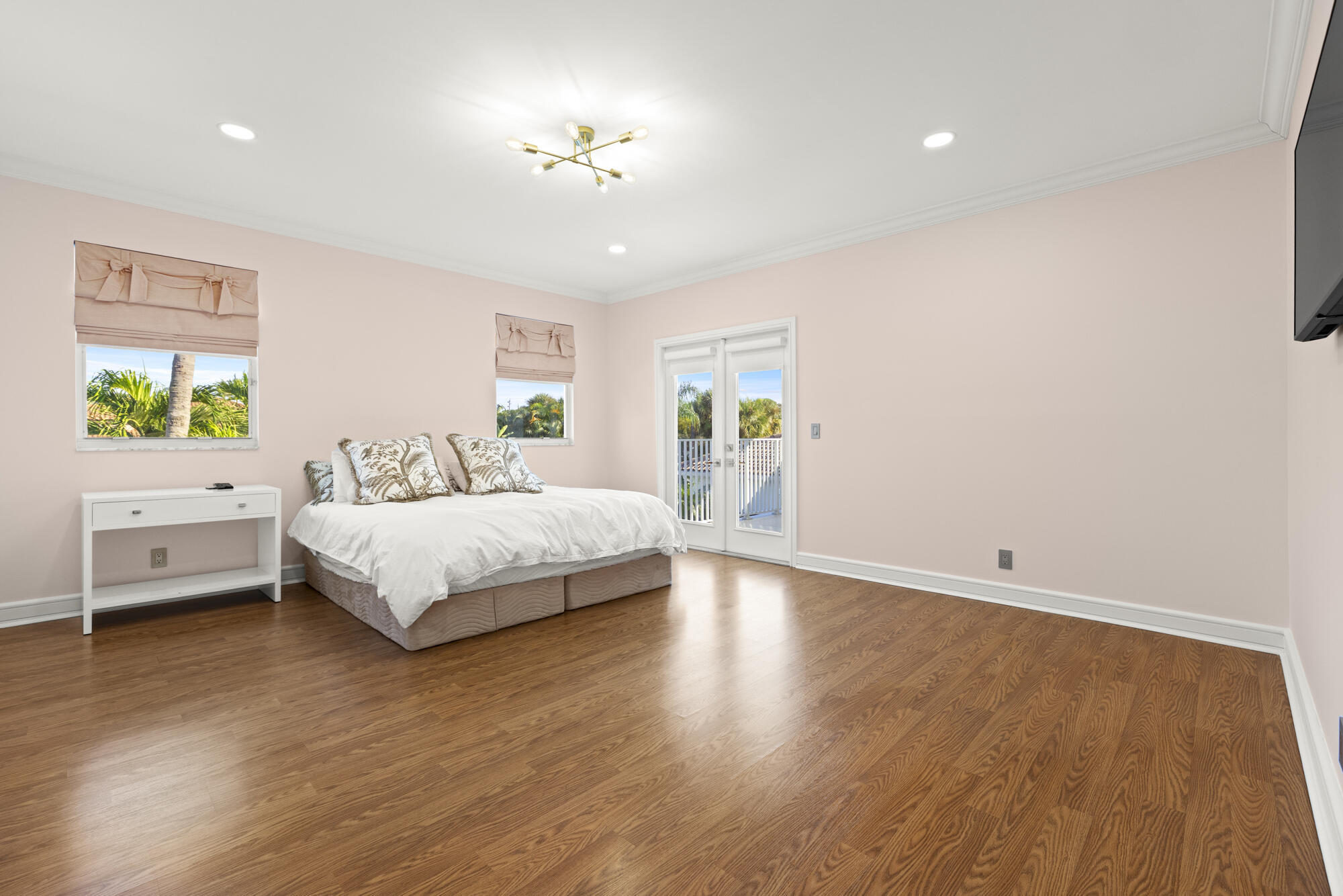 ADMIRALS COVE - Residential