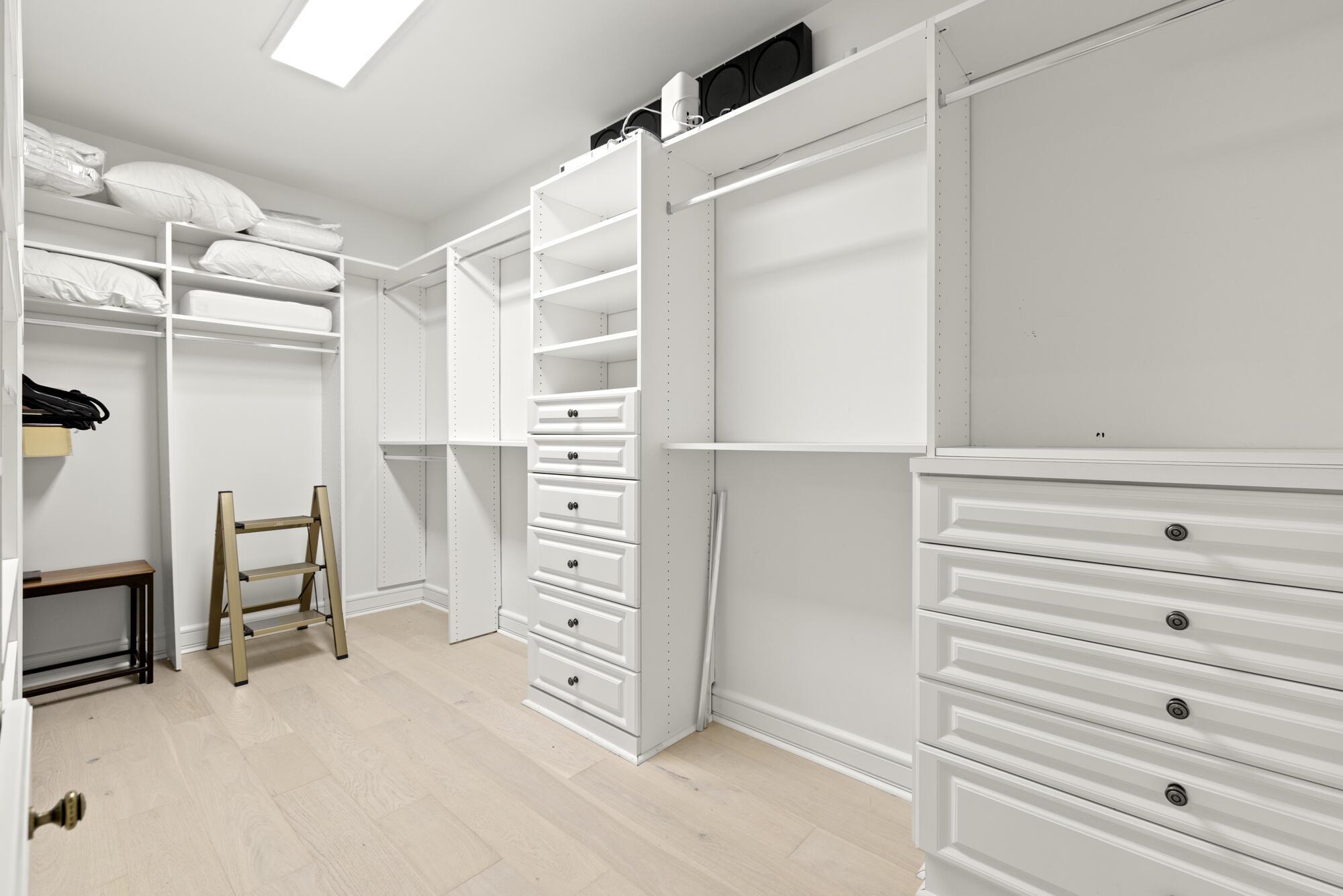 ADMIRALS COVE - Residential