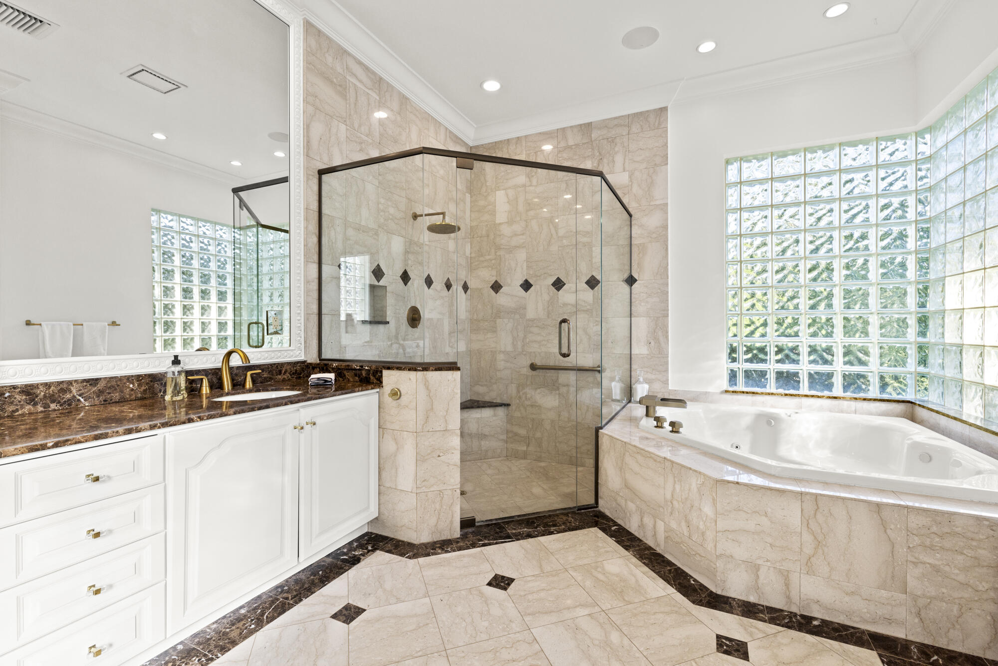 ADMIRALS COVE - Residential