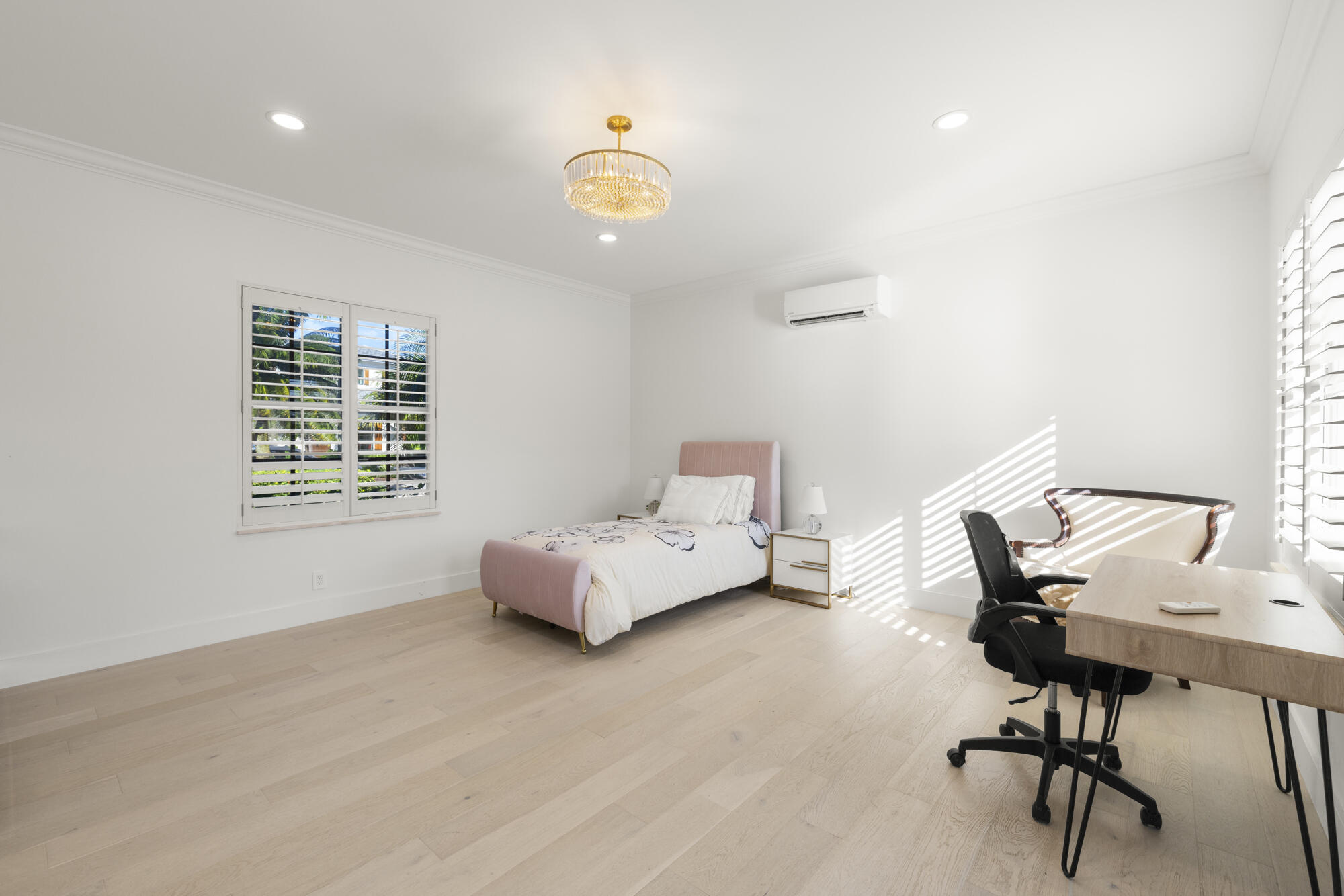 ADMIRALS COVE - Residential