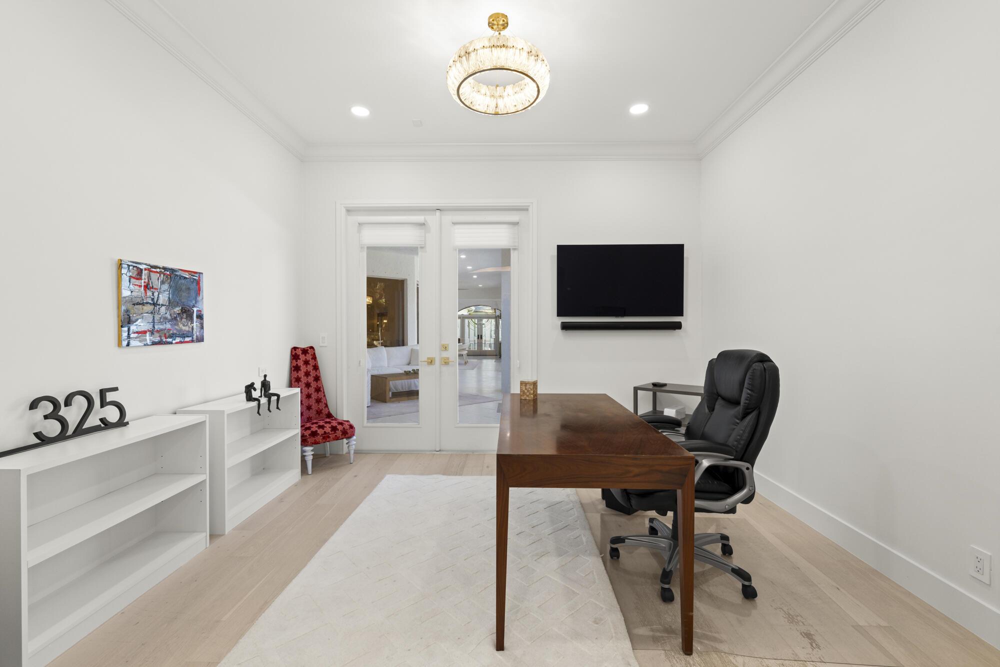 ADMIRALS COVE - Residential