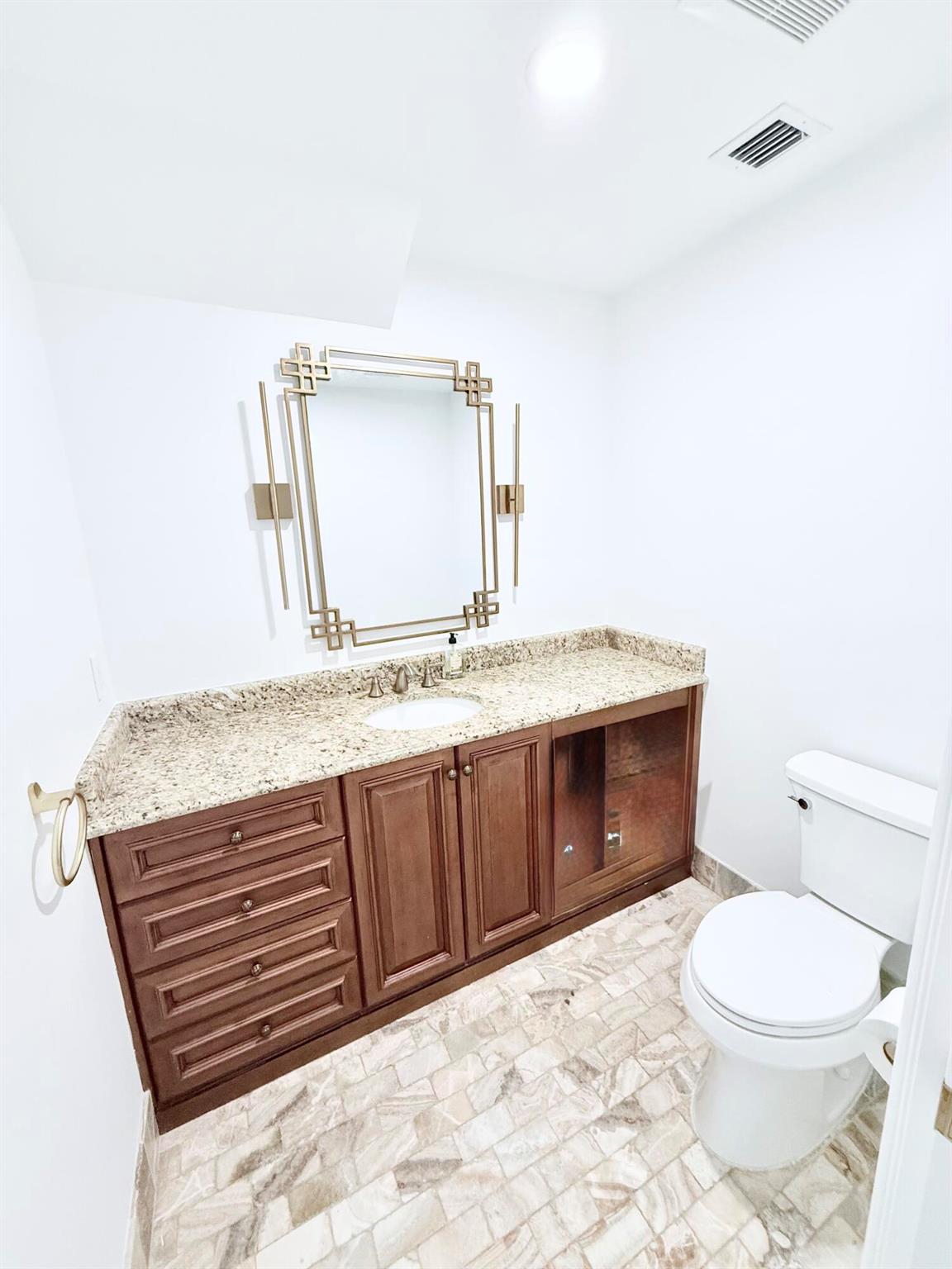 ADMIRALS COVE - Residential