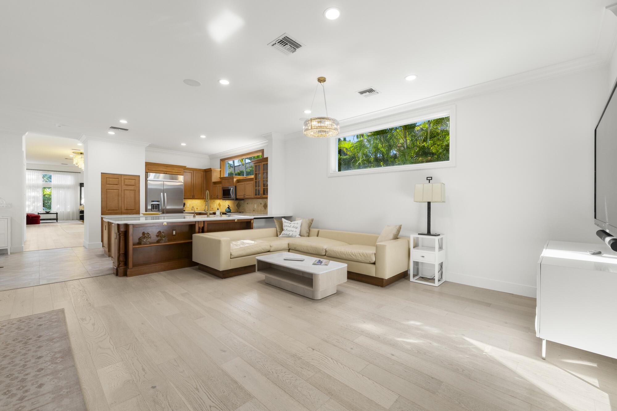 ADMIRALS COVE - Residential