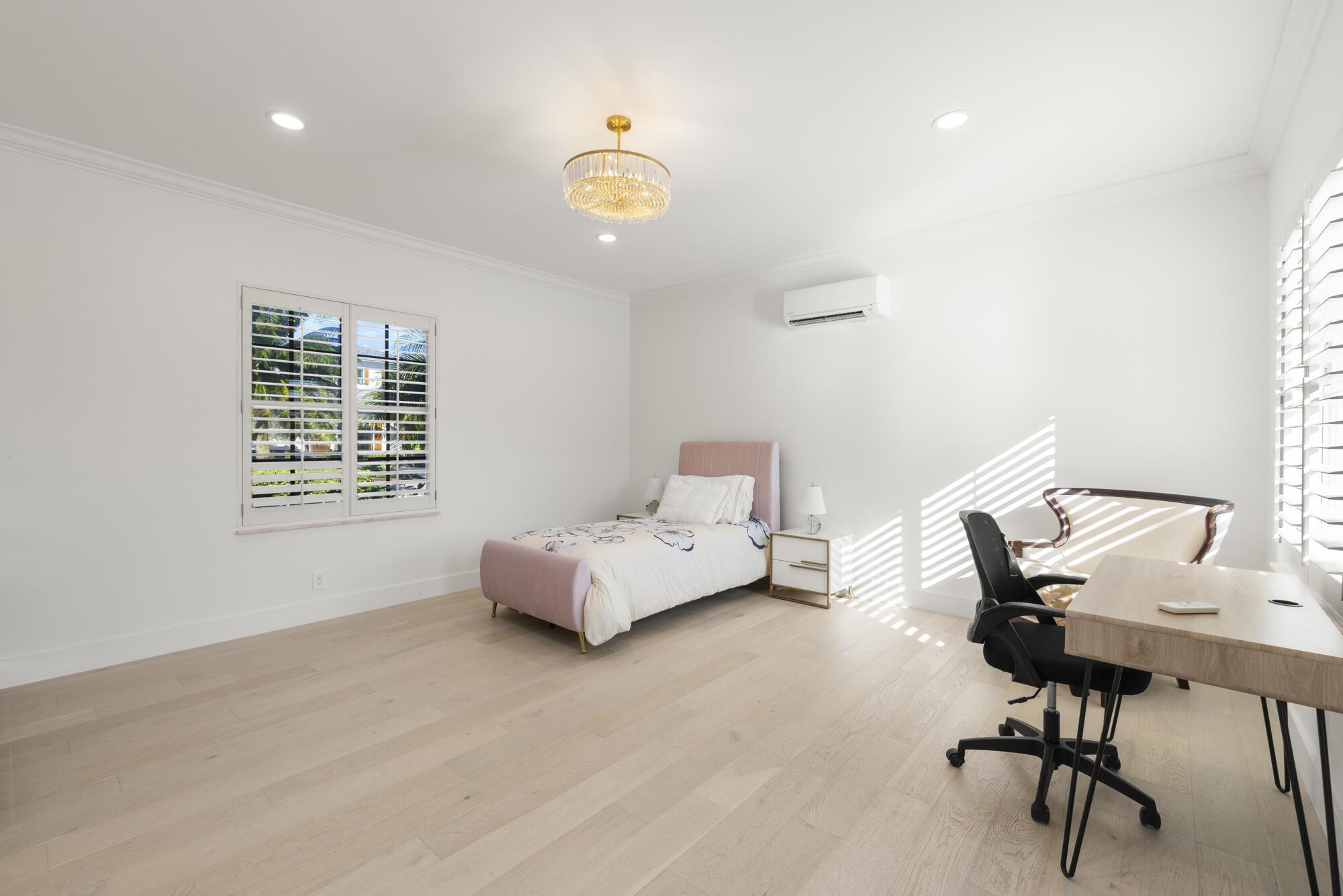 ADMIRALS COVE - Residential