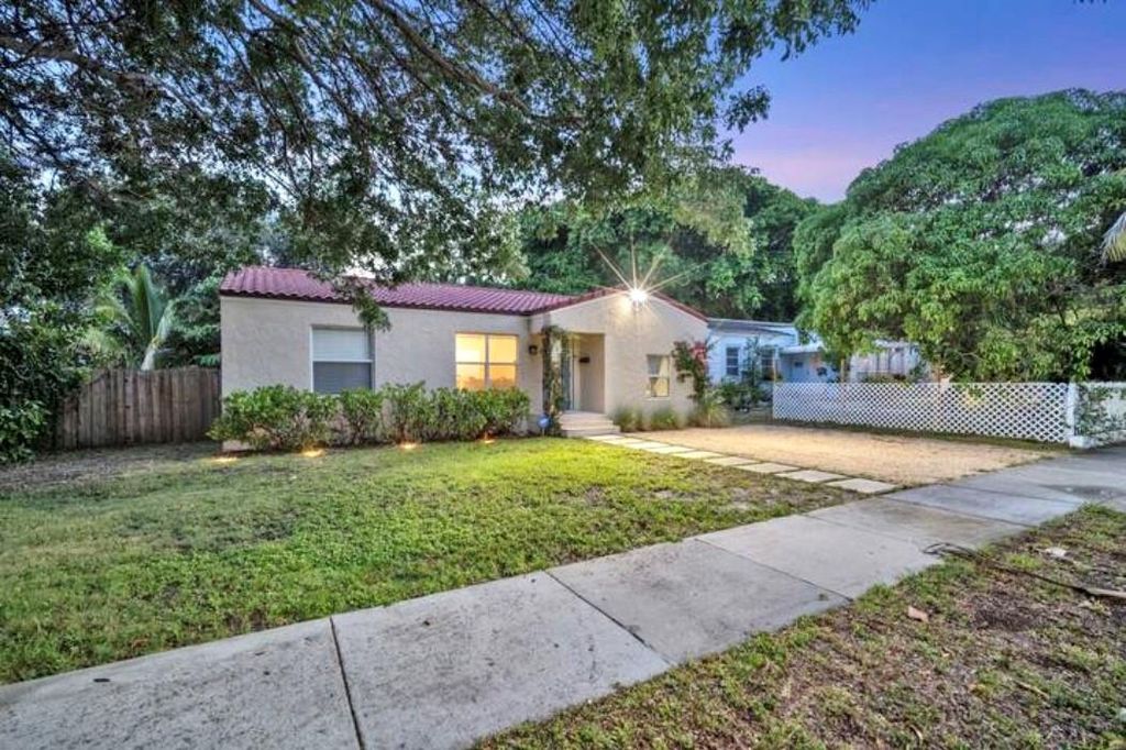 Photo of 510 39th Street, West Palm Beach, FL 33407 (MLS # F10486028)