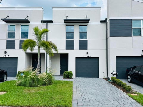 Photo of 3949 SE Mentmore Lane, Stuart, FL 34997 (MLS # B26065996)