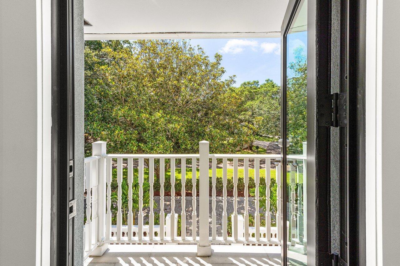 JUPITER HILLS - Residential