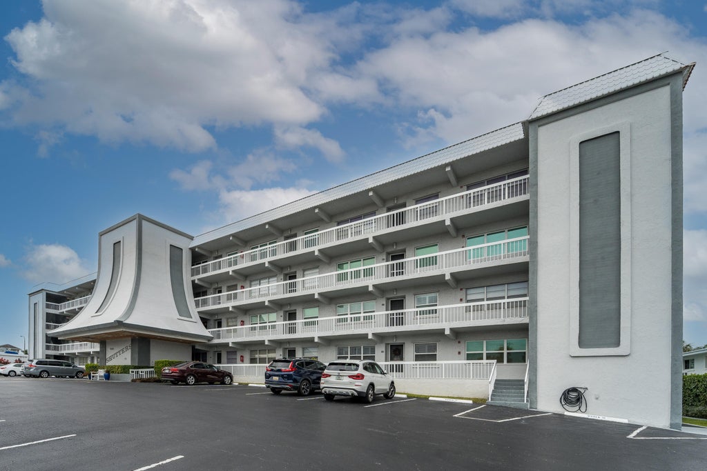 Photo of 155 Yacht Club Drive #404, North Palm Beach, FL 33408 (MLS # R11041845)