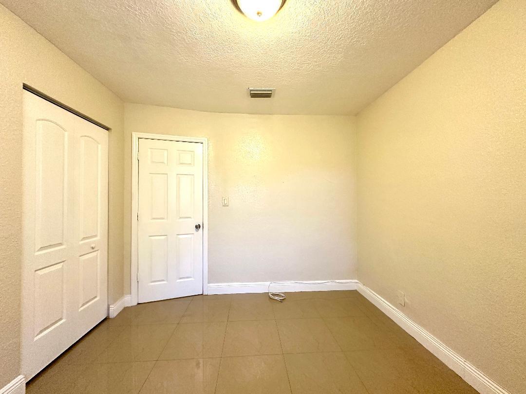 Dorsey Park First Add 21- - Residential Lease