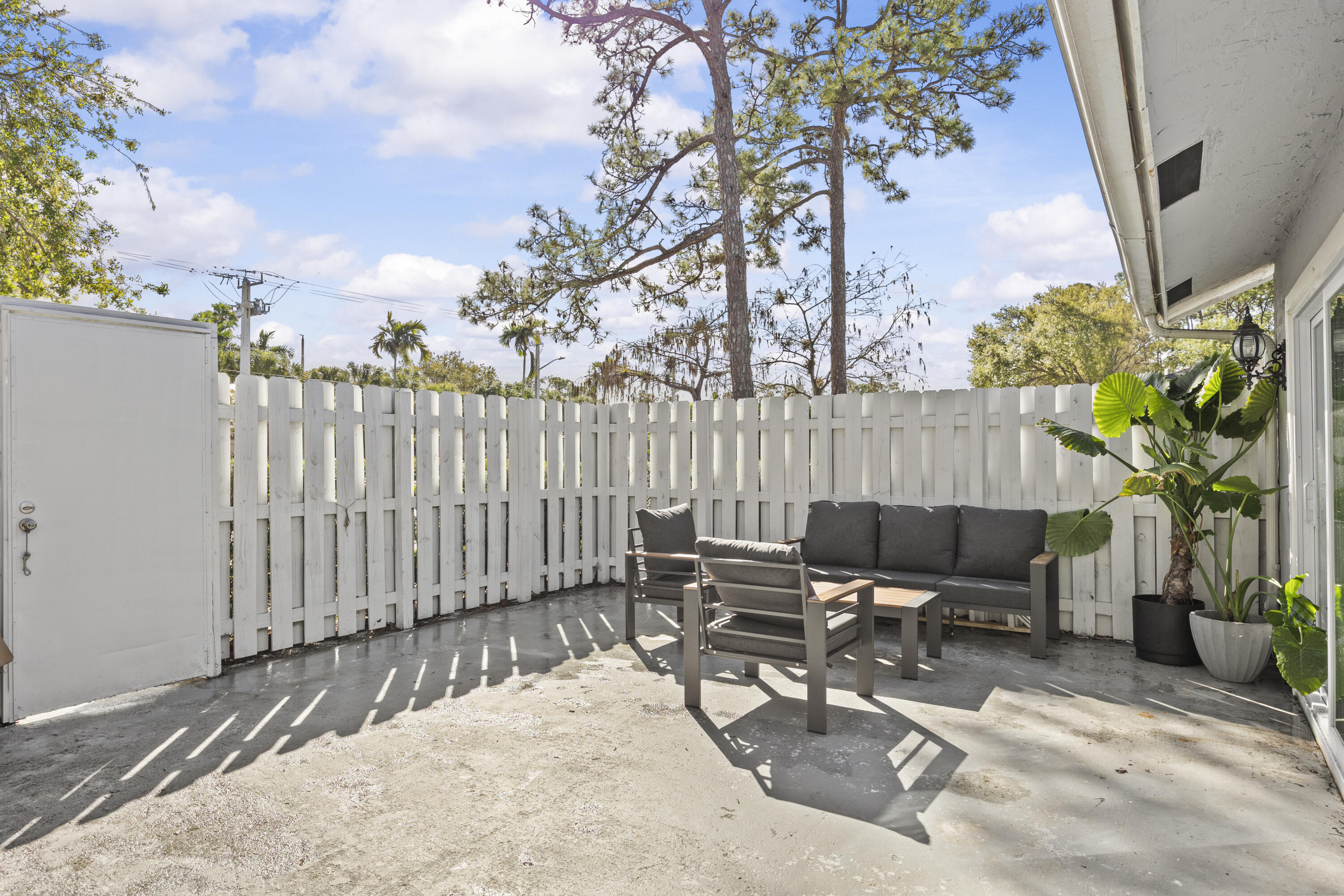 SUGAR POND MANOR OF WELLINGTON - Residential Lease