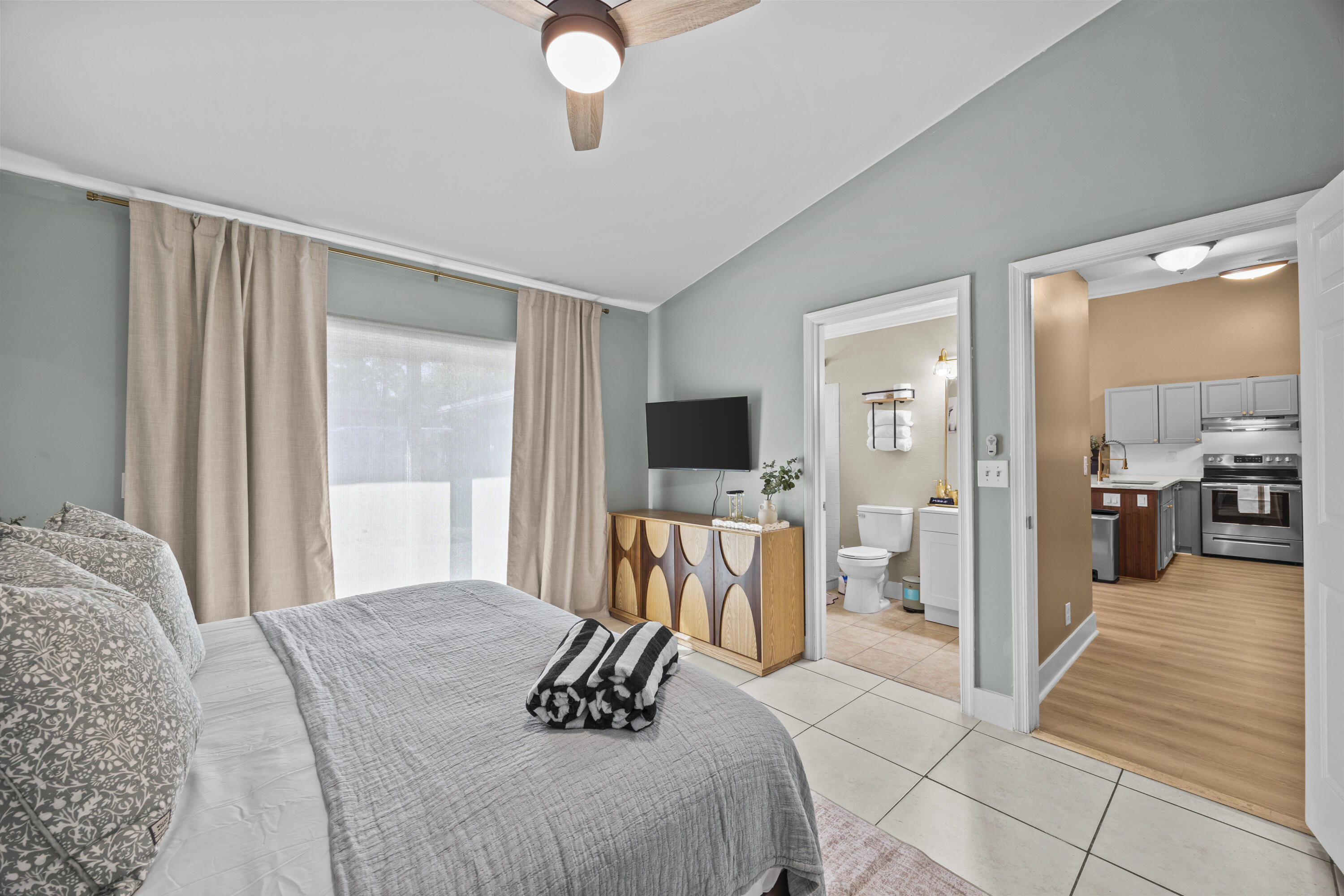 SUGAR POND MANOR OF WELLINGTON - Residential Lease