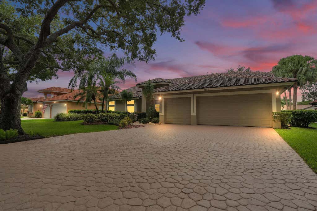 Photo of 4850 NW 95TH Drive, Coral Springs, FL 33076 (MLS # B26061696)