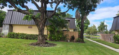 LOW HOA FEE TOWNHOUSES FOR SALE IN PALM BEACH COUNTY 2312 Waterside Drive 38-B Lake Worth FL 33461