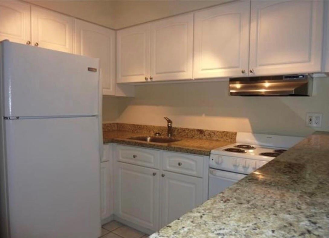 2124 NE 5th Ave 205
