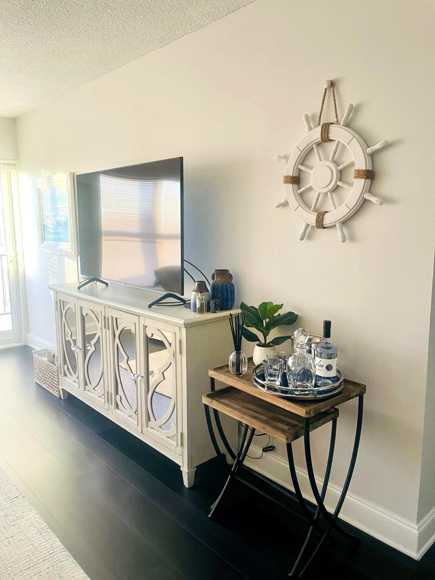 PARLIAMENT HOUSE CONDO - Residential Lease