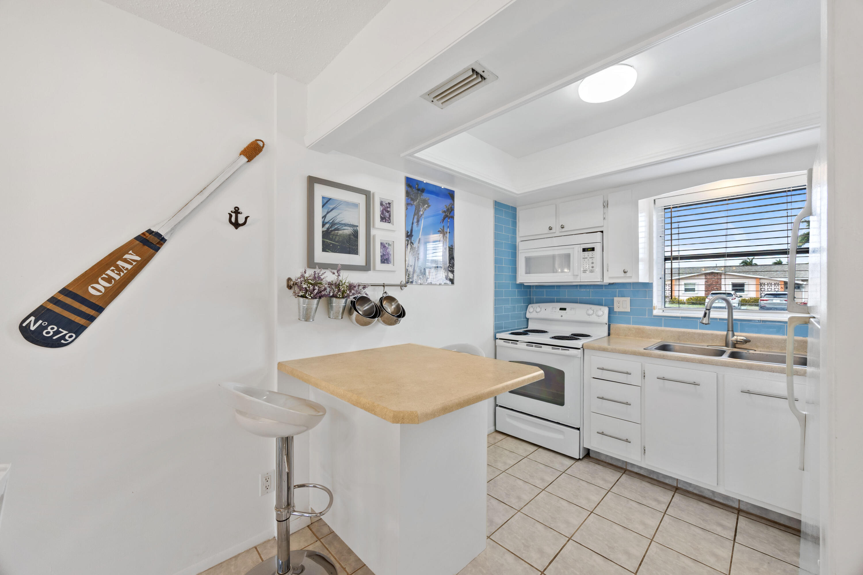 CRESTHAVEN VILLAS - Residential