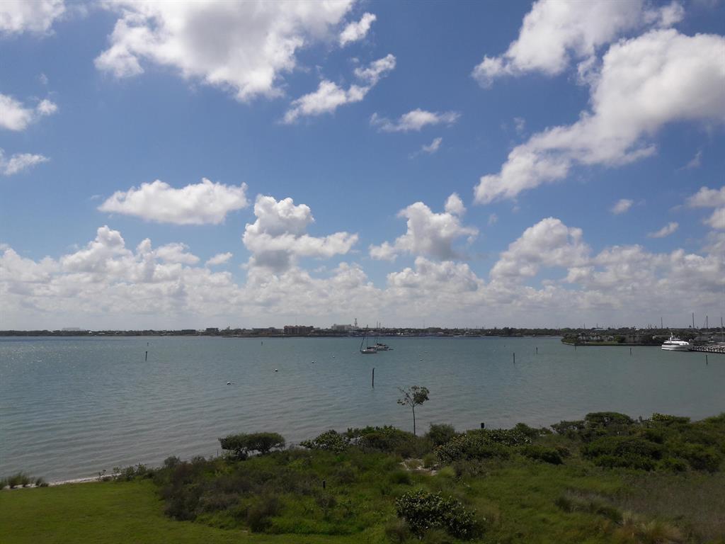 HARBOUR ISLE AT HUTCHINSON ISLAND WEST, A CONDOMIN - Residential