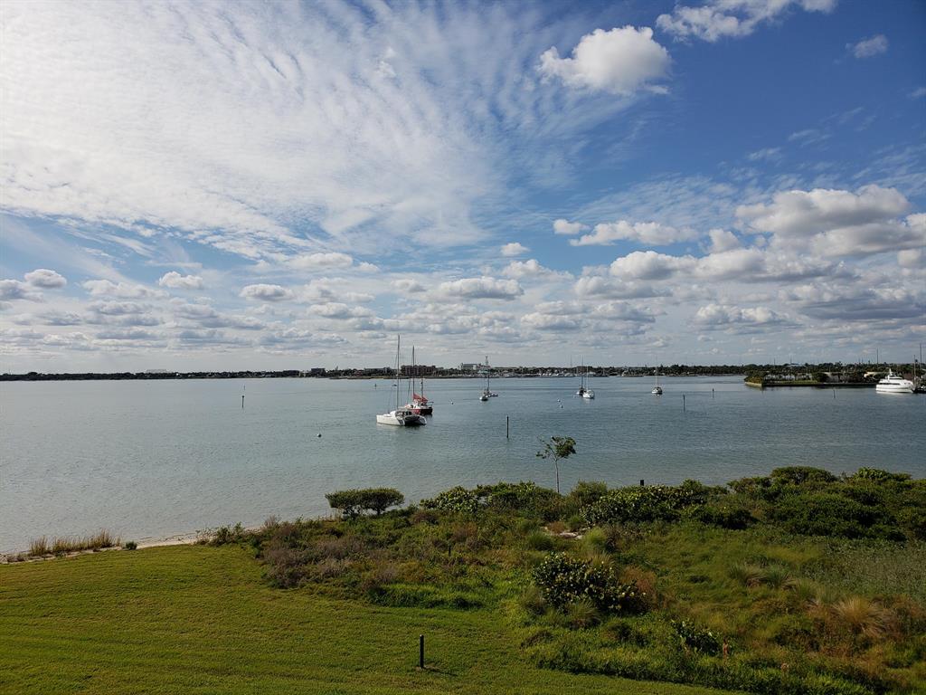 HARBOUR ISLE AT HUTCHINSON ISLAND WEST, A CONDOMIN - Residential