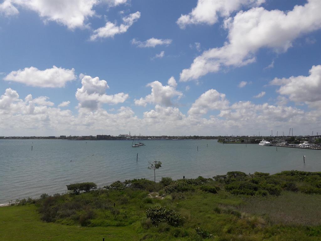 HARBOUR ISLE AT HUTCHINSON ISLAND WEST, A CONDOMIN - Residential