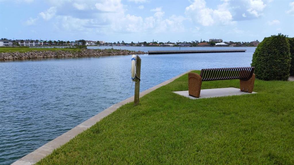 HARBOUR ISLE AT HUTCHINSON ISLAND WEST, A CONDOMIN - Residential