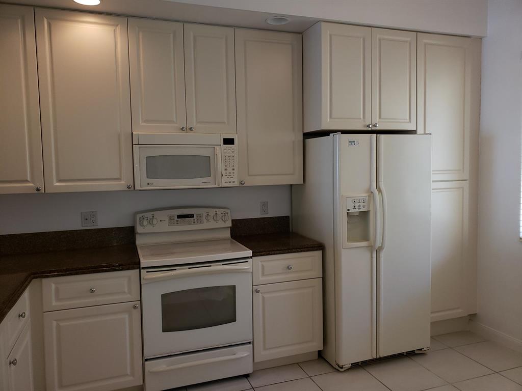 HARBOUR ISLE AT HUTCHINSON ISLAND WEST, A CONDOMIN - Residential