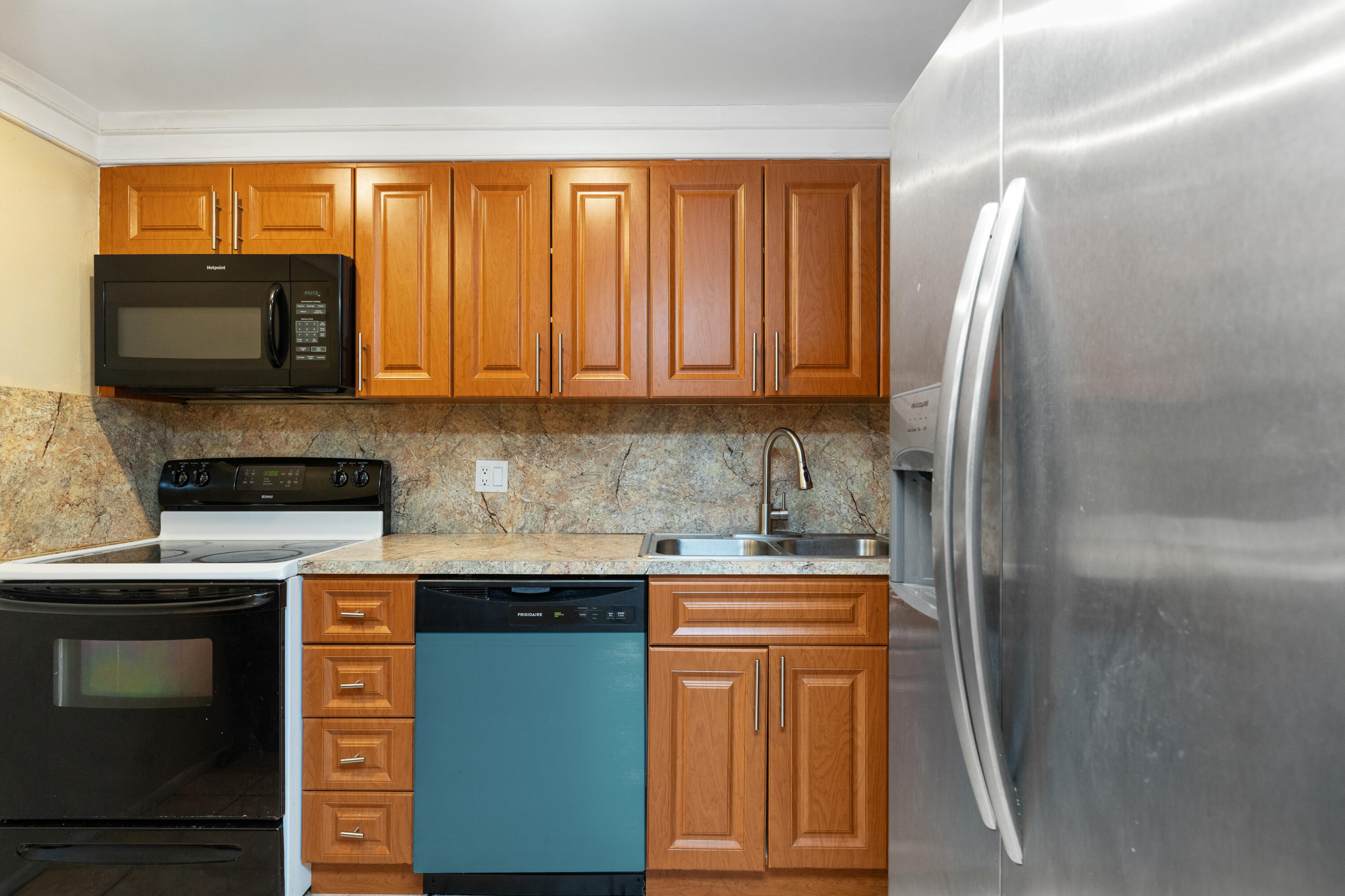 INTERNATIONAL VILLAGE - Residential