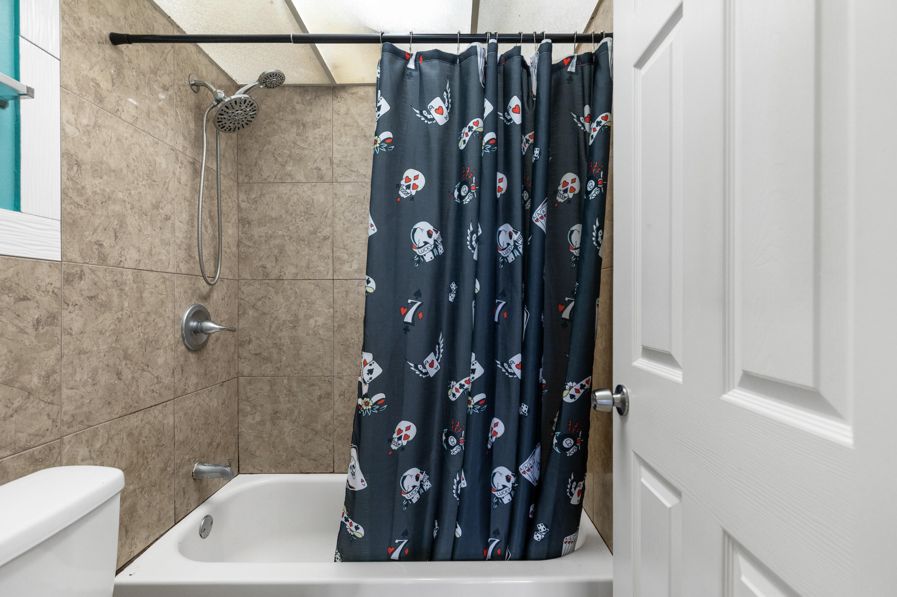 INTERNATIONAL VILLAGE - Residential