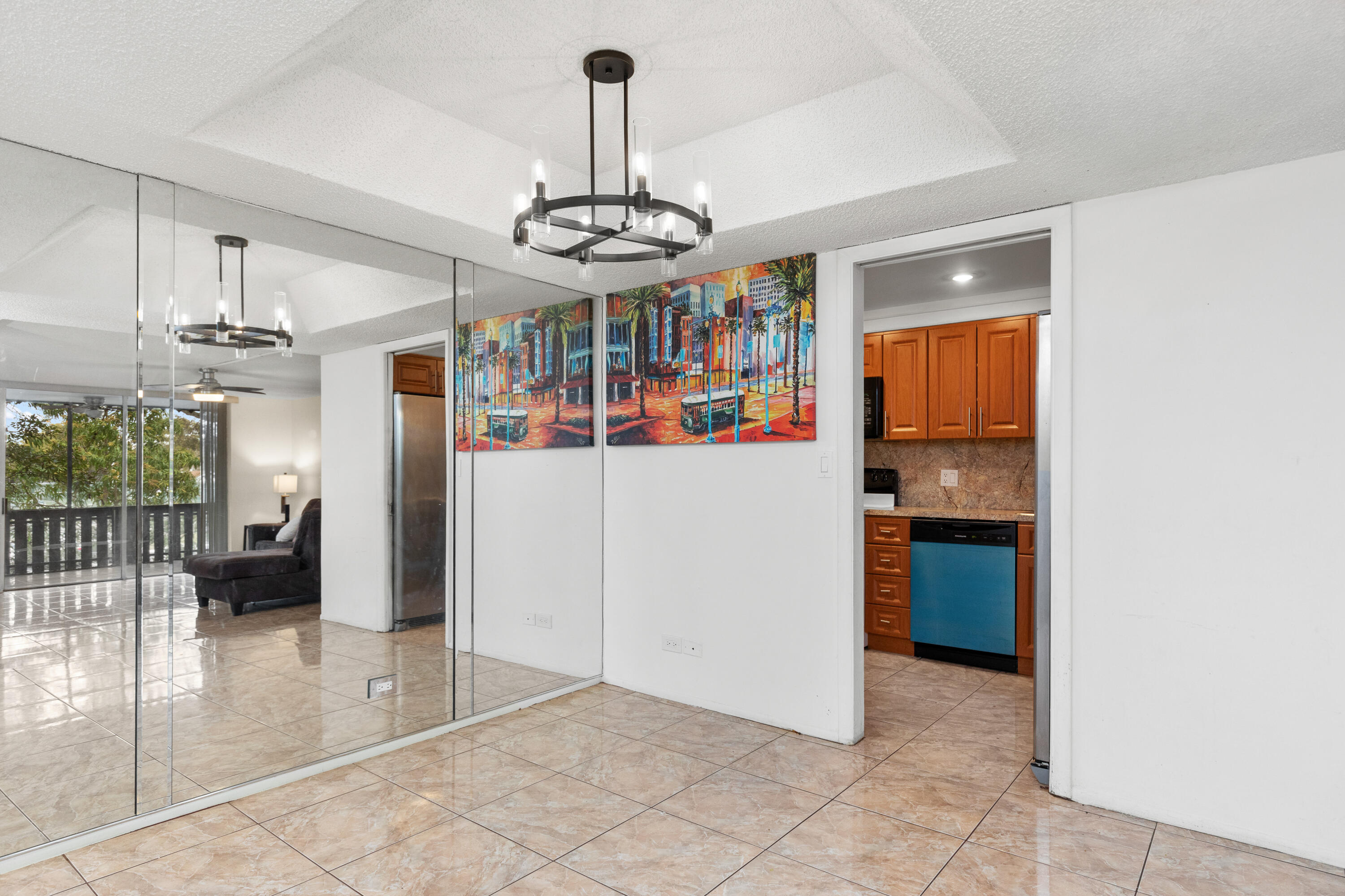 INTERNATIONAL VILLAGE - Residential