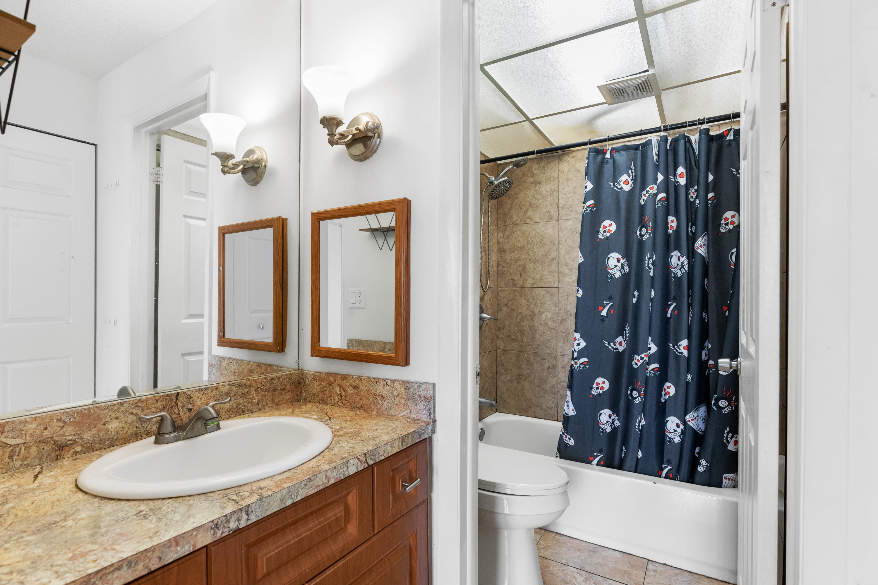 INTERNATIONAL VILLAGE - Residential