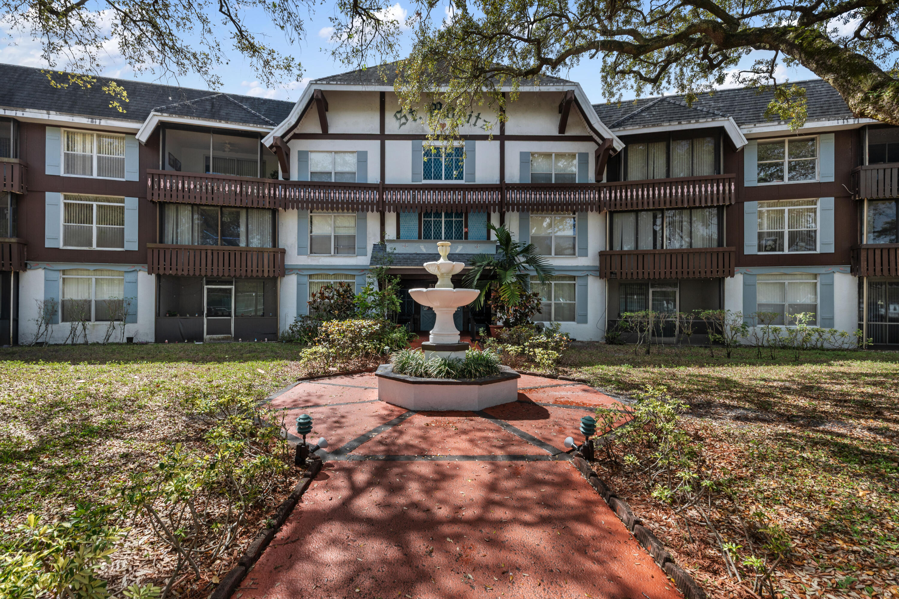 INTERNATIONAL VILLAGE - Residential