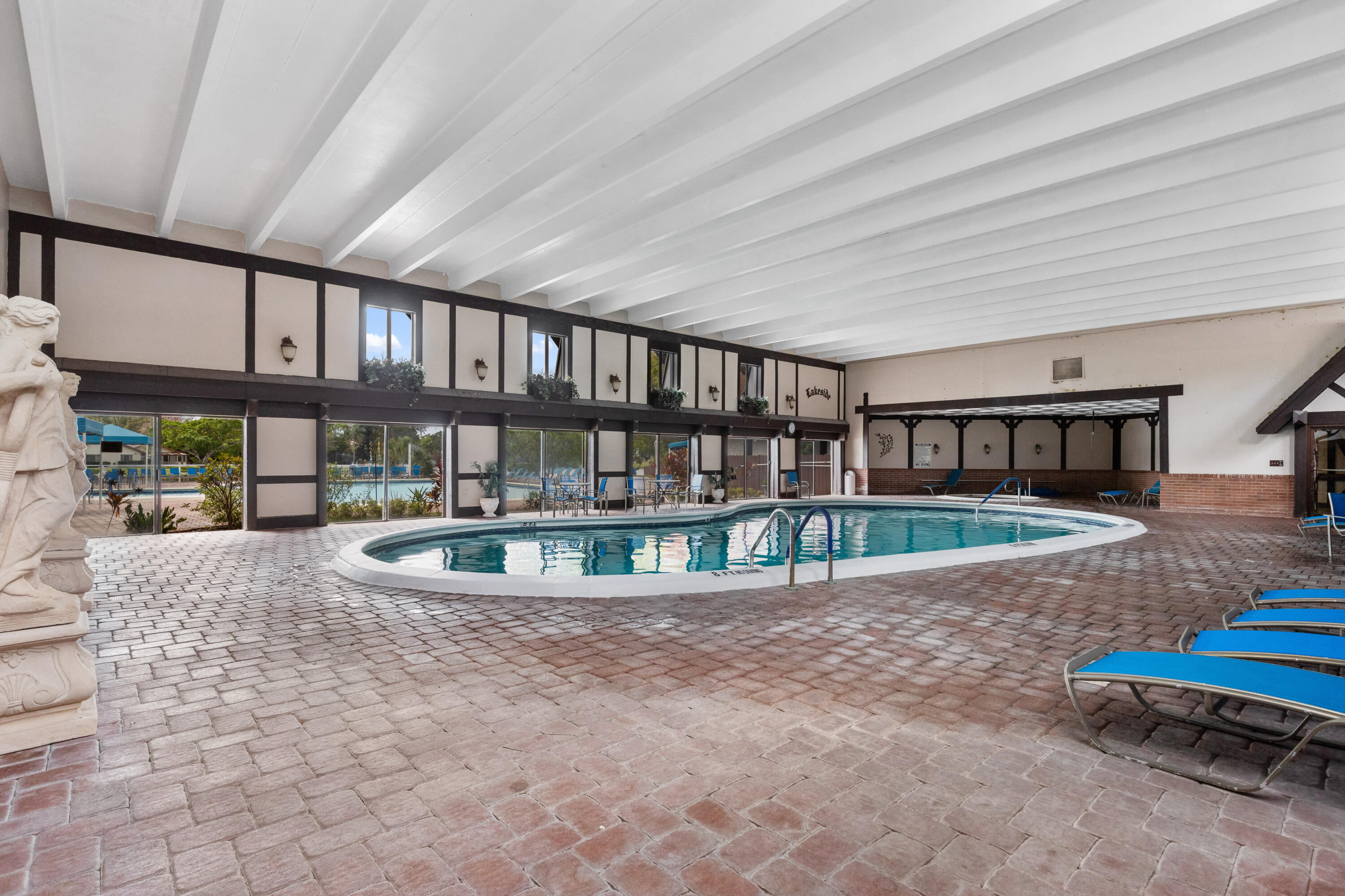 INTERNATIONAL VILLAGE - Residential