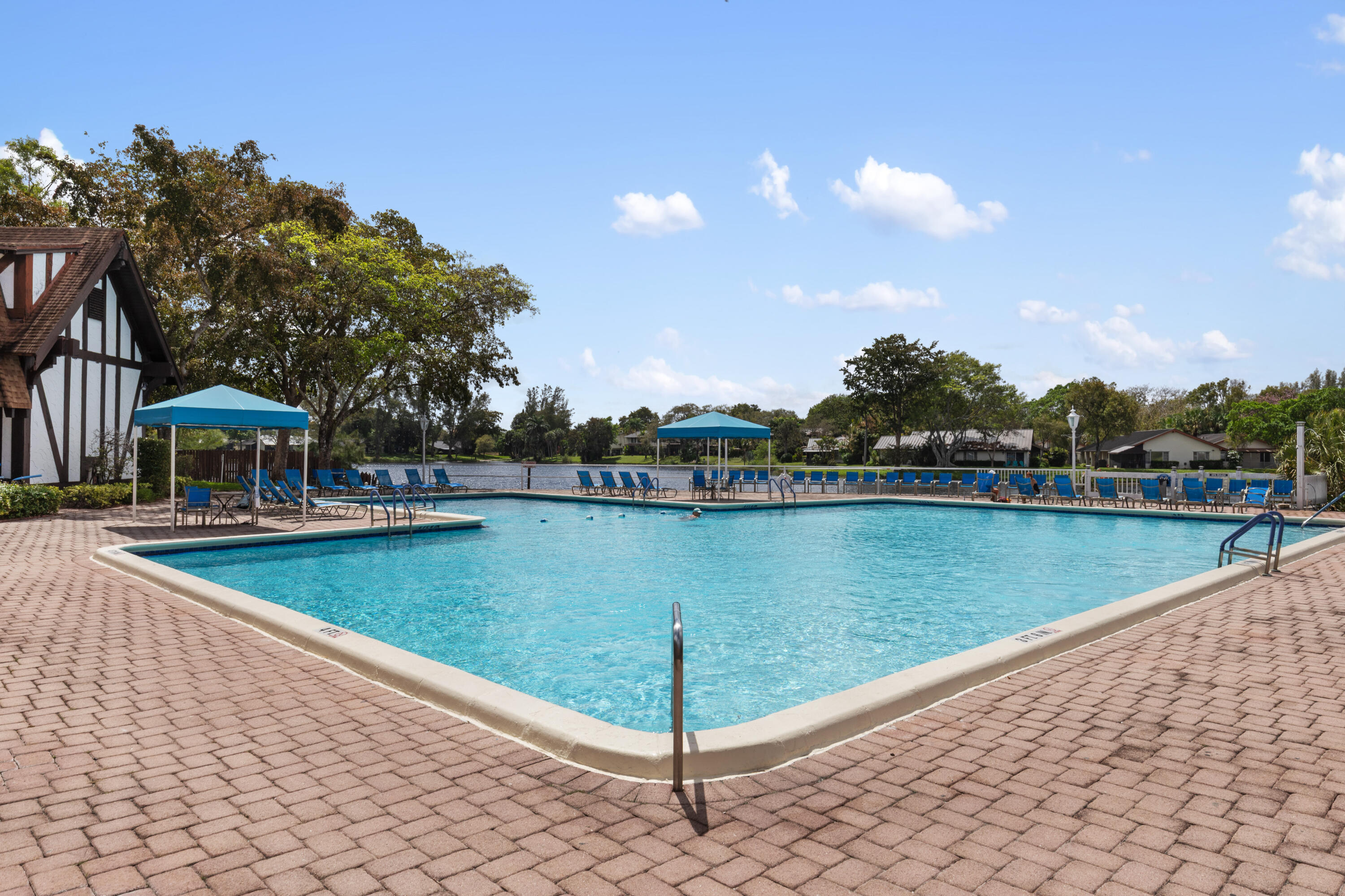 INTERNATIONAL VILLAGE - Residential