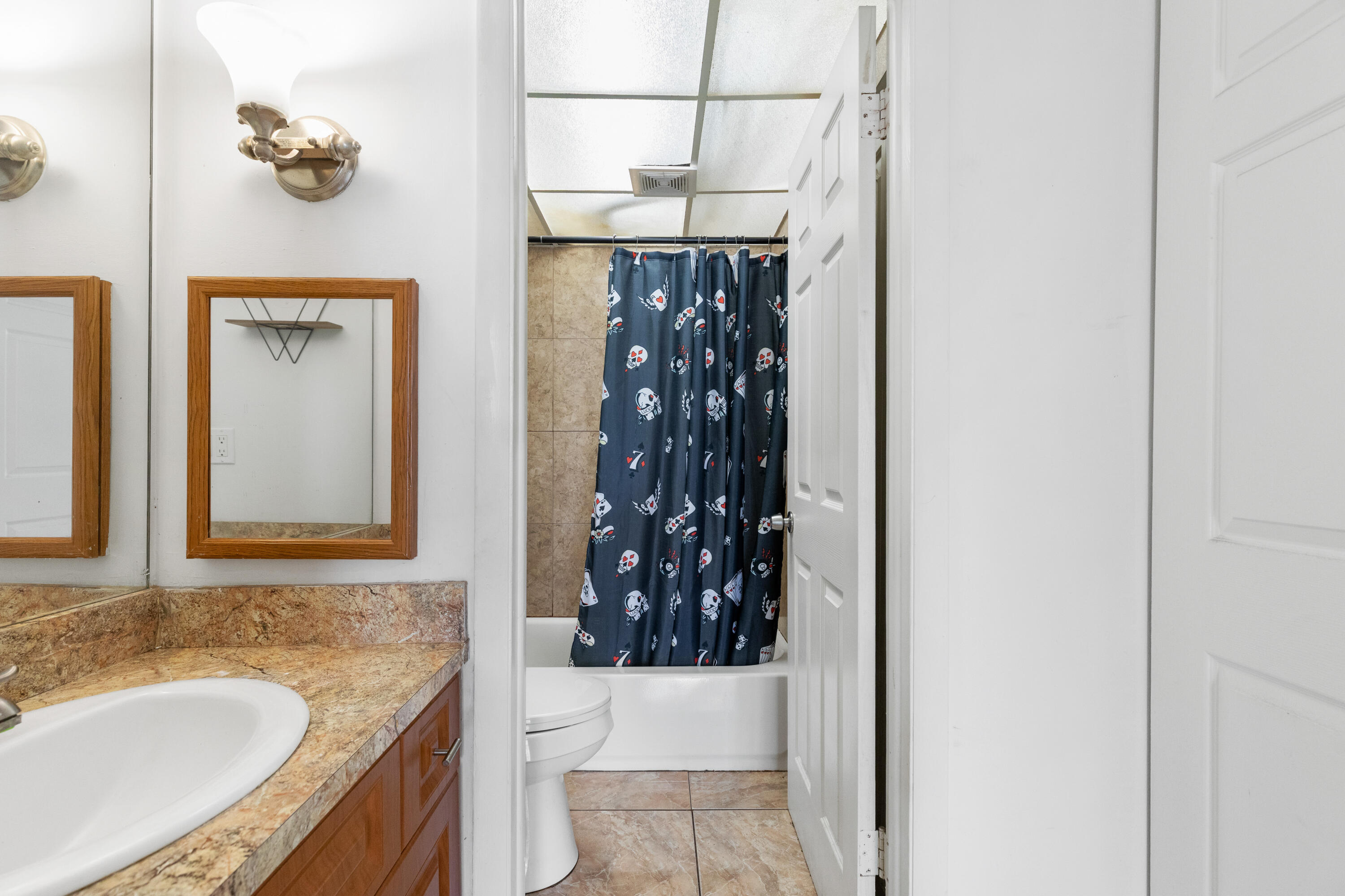 INTERNATIONAL VILLAGE - Residential