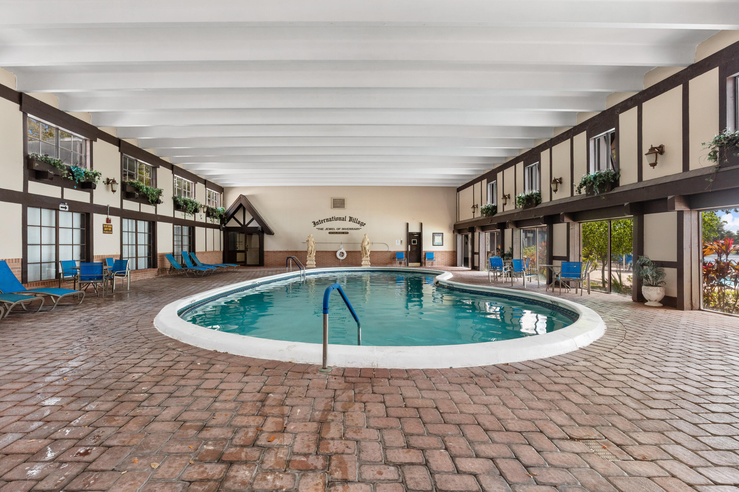 INTERNATIONAL VILLAGE - Residential