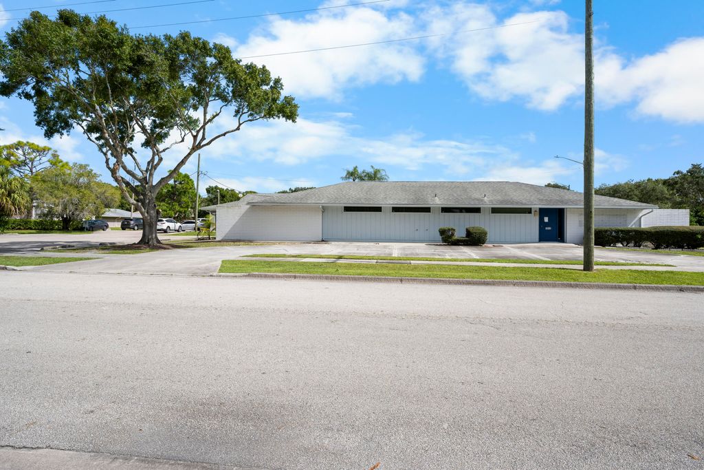 Photo of 1900 Nebraska Avenue, Fort Pierce, FL 34950 (MLS # R11136378)
