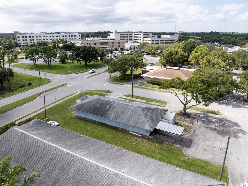 Photo of 1900 Nebraska Avenue, Fort Pierce, FL 34950 (MLS # R11136378)